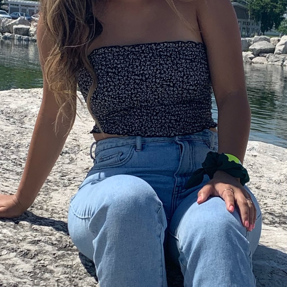 BRANDY MELVILLE TUBE TOP🦋